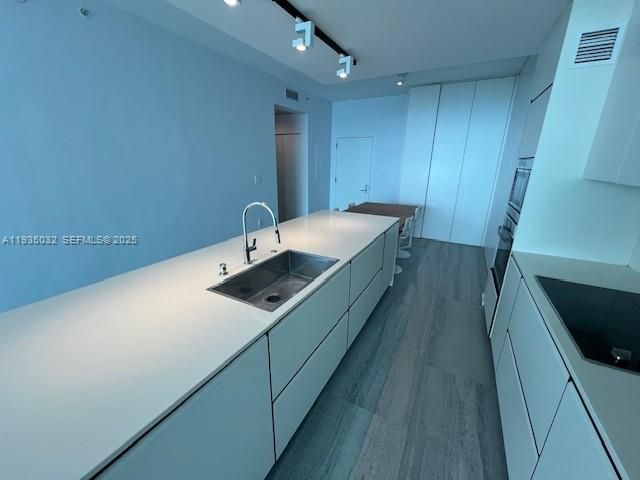 For Rent: $4,500 (1 beds, 2 baths, 929 Square Feet)