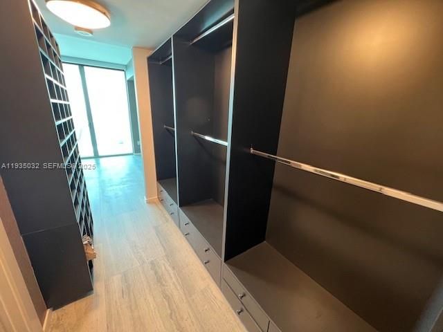 For Rent: $4,500 (1 beds, 2 baths, 929 Square Feet)