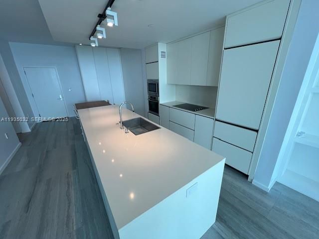 For Rent: $4,500 (1 beds, 2 baths, 929 Square Feet)