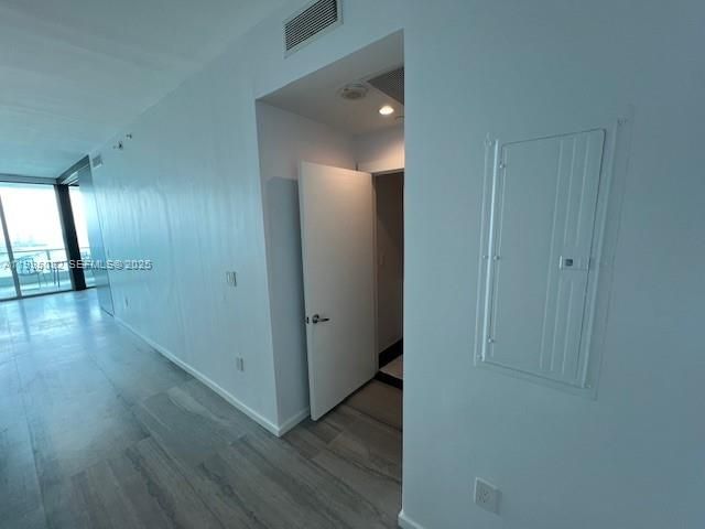 For Rent: $4,500 (1 beds, 2 baths, 929 Square Feet)