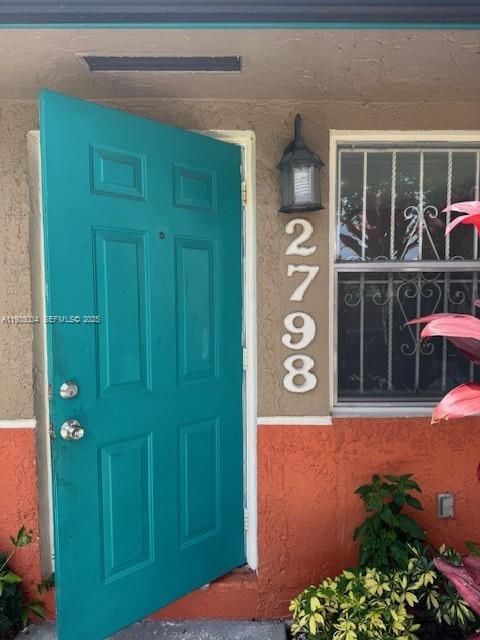 出租: $2,520 (2 贝兹, 1 浴室, 2400 平方英尺)