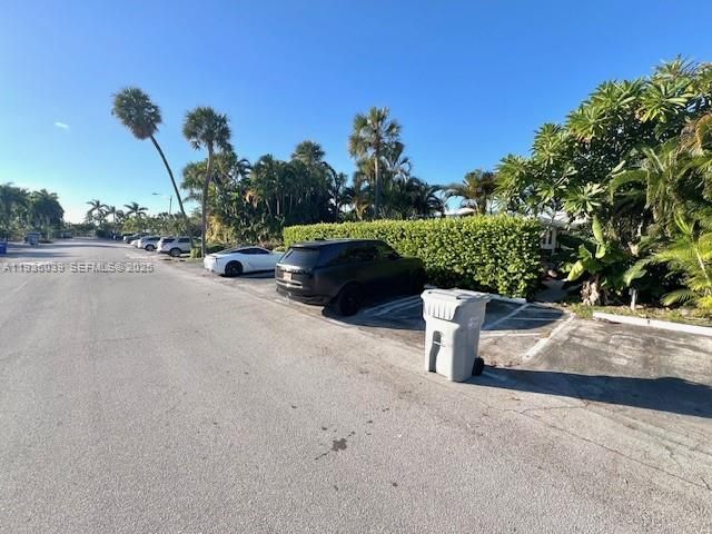 For Rent: $1,700 (1 beds, 1 baths, 2936 Square Feet)