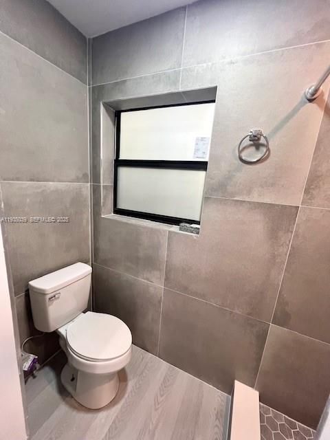 For Rent: $1,700 (1 beds, 1 baths, 2936 Square Feet)