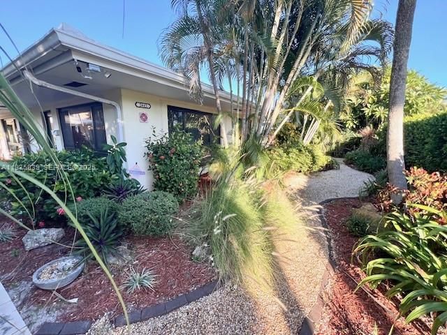 For Rent: $1,700 (1 beds, 1 baths, 2936 Square Feet)