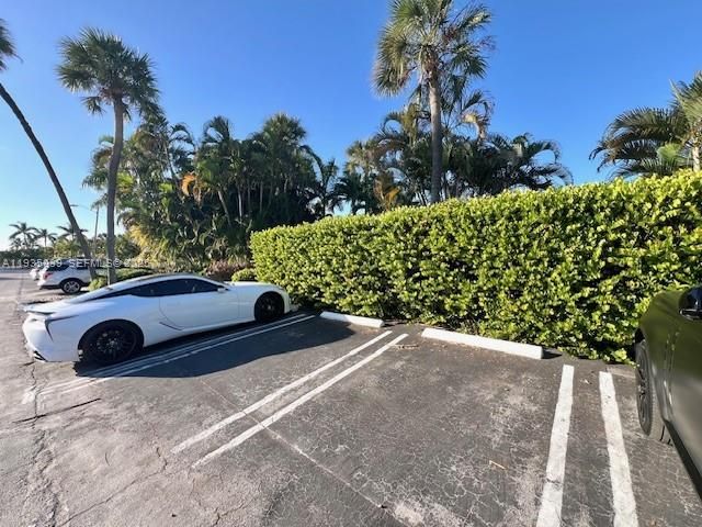 For Rent: $1,700 (1 beds, 1 baths, 2936 Square Feet)