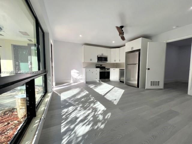 For Rent: $1,700 (1 beds, 1 baths, 2936 Square Feet)