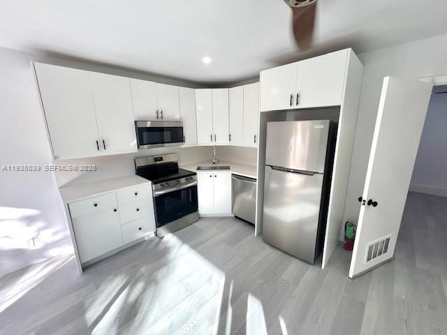 For Rent: $1,700 (1 beds, 1 baths, 2936 Square Feet)