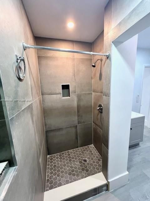 For Rent: $1,700 (1 beds, 1 baths, 2936 Square Feet)