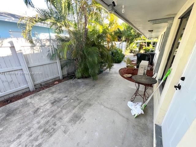 For Rent: $1,700 (1 beds, 1 baths, 2936 Square Feet)