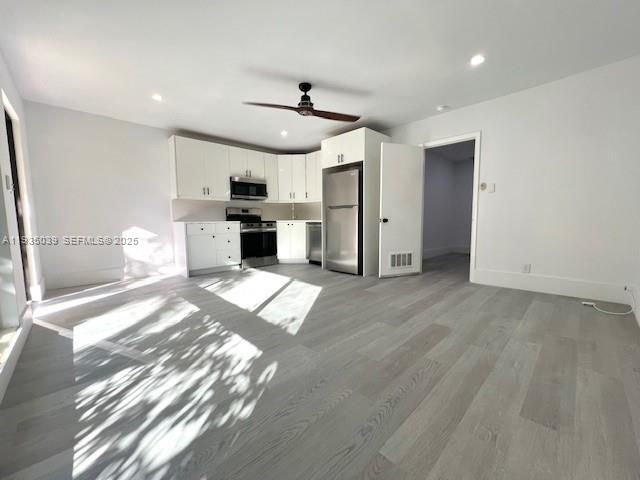 For Rent: $1,700 (1 beds, 1 baths, 2936 Square Feet)