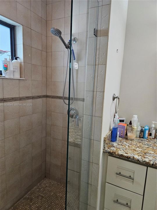 For Rent: $3,850 (4 beds, 2 baths, 1860 Square Feet)