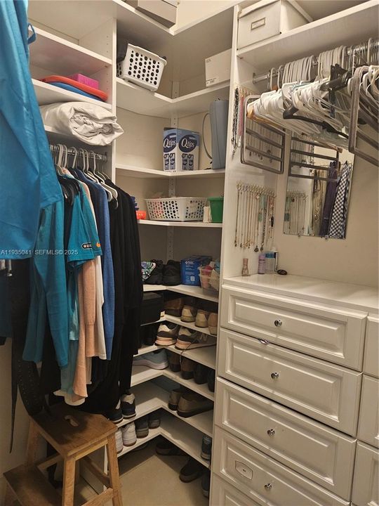 For Rent: $3,850 (4 beds, 2 baths, 1860 Square Feet)