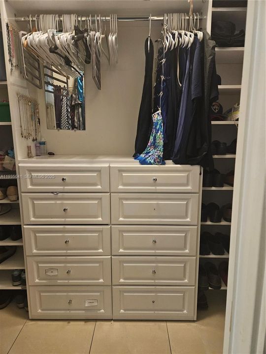 For Rent: $3,850 (4 beds, 2 baths, 1860 Square Feet)