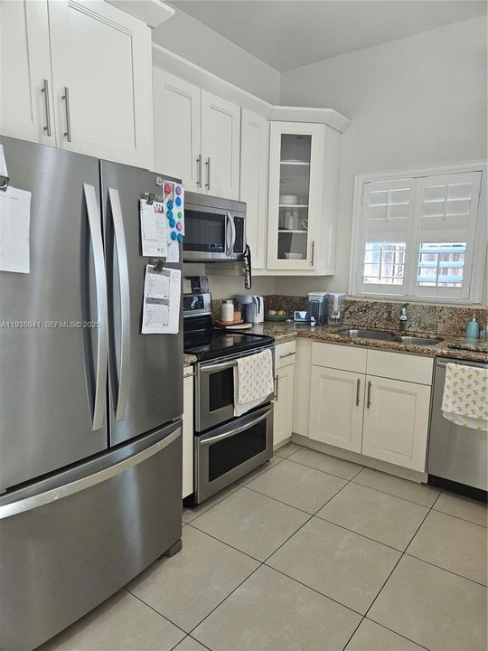 For Rent: $3,850 (4 beds, 2 baths, 1860 Square Feet)