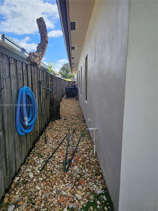 For Rent: $3,850 (4 beds, 2 baths, 1860 Square Feet)