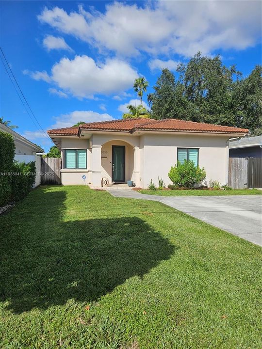 For Rent: $3,850 (4 beds, 2 baths, 1860 Square Feet)