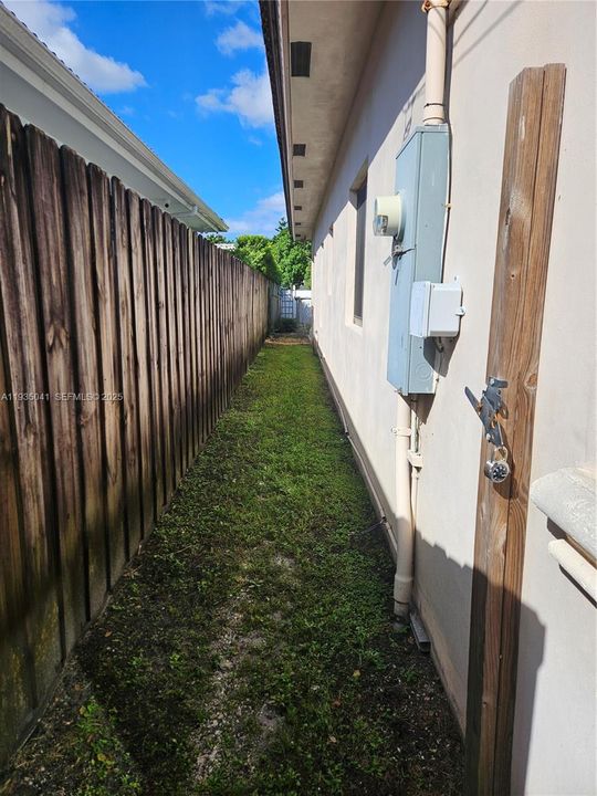 For Rent: $3,850 (4 beds, 2 baths, 1860 Square Feet)