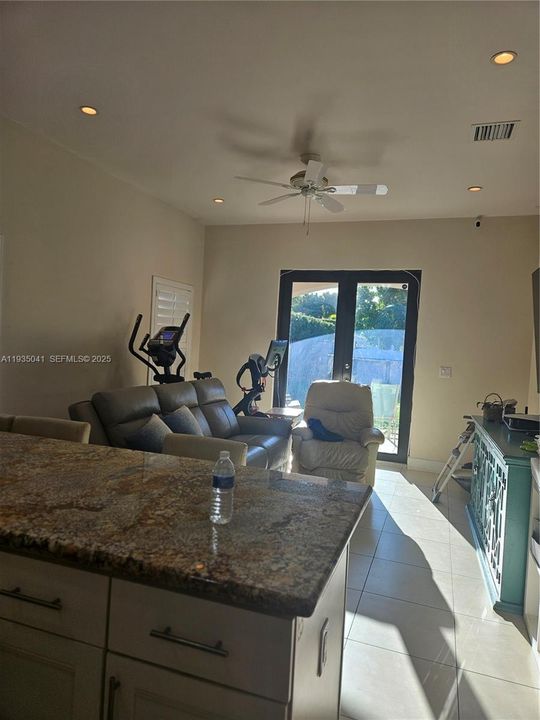 For Rent: $3,850 (4 beds, 2 baths, 1860 Square Feet)