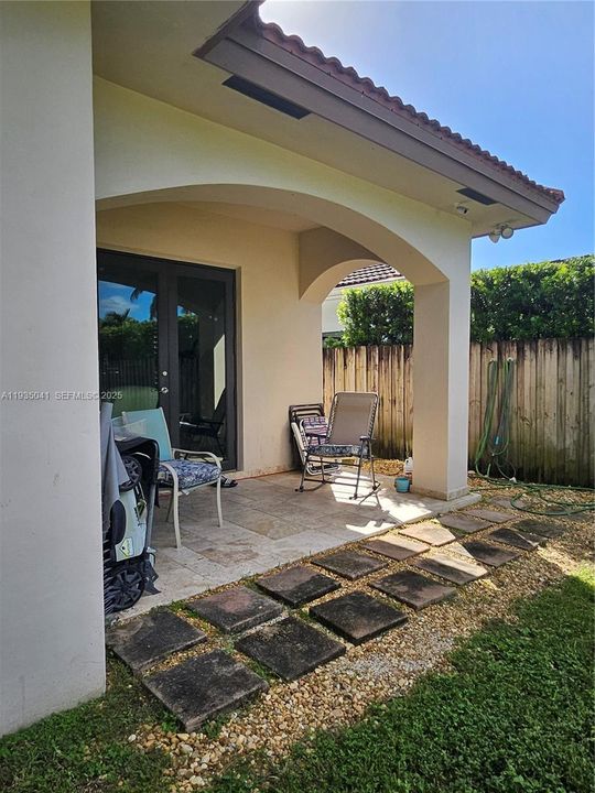 For Rent: $3,850 (4 beds, 2 baths, 1860 Square Feet)