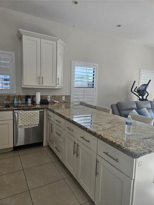 For Rent: $3,850 (4 beds, 2 baths, 1860 Square Feet)