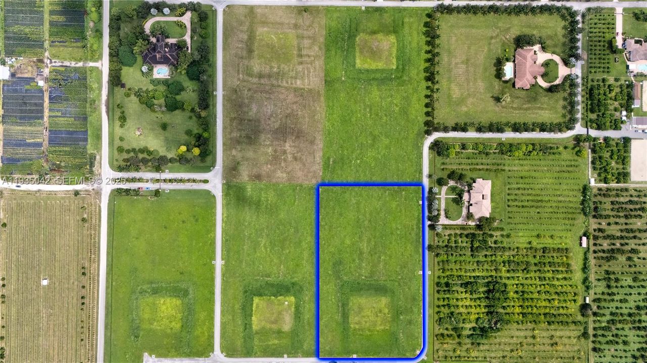На продажу: $775,000 (5.00 acres)