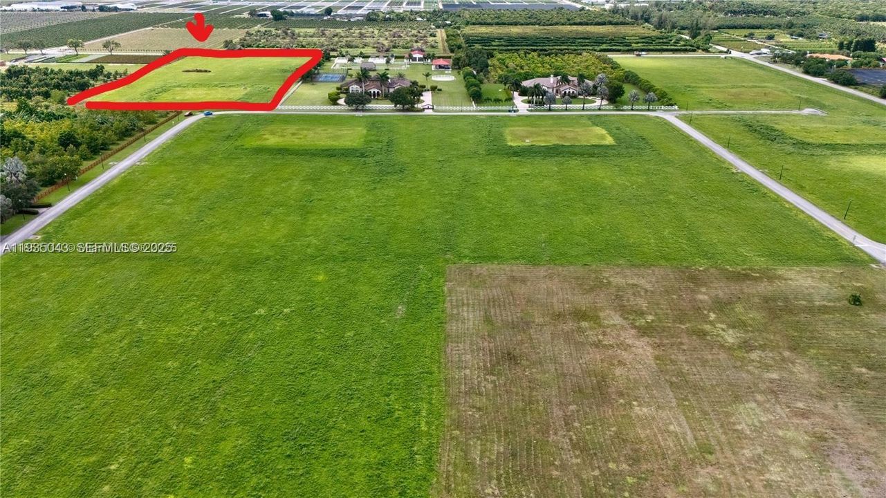 На продажу: $900,000 (5.00 acres)