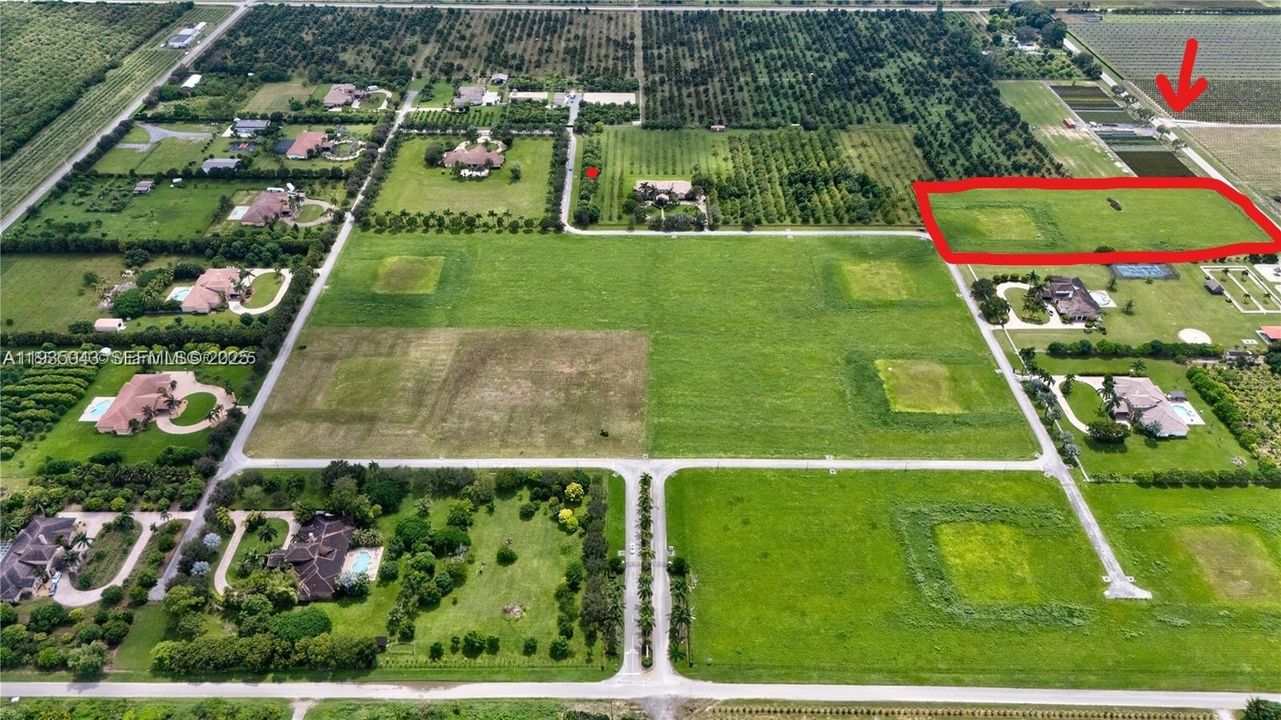 На продажу: $900,000 (5.00 acres)