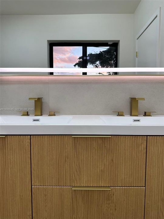 For Sale: $875,000 (4 beds, 3 baths, 1656 Square Feet)