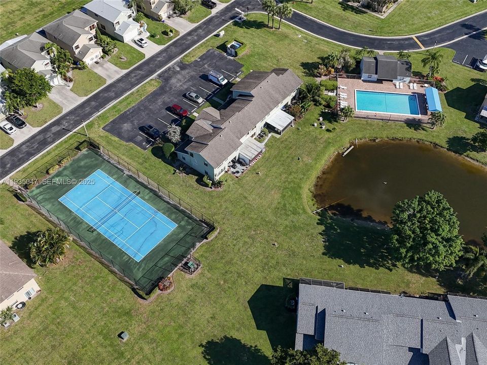 For Sale: $330,000 (2 beds, 2 baths, 1125 Square Feet)