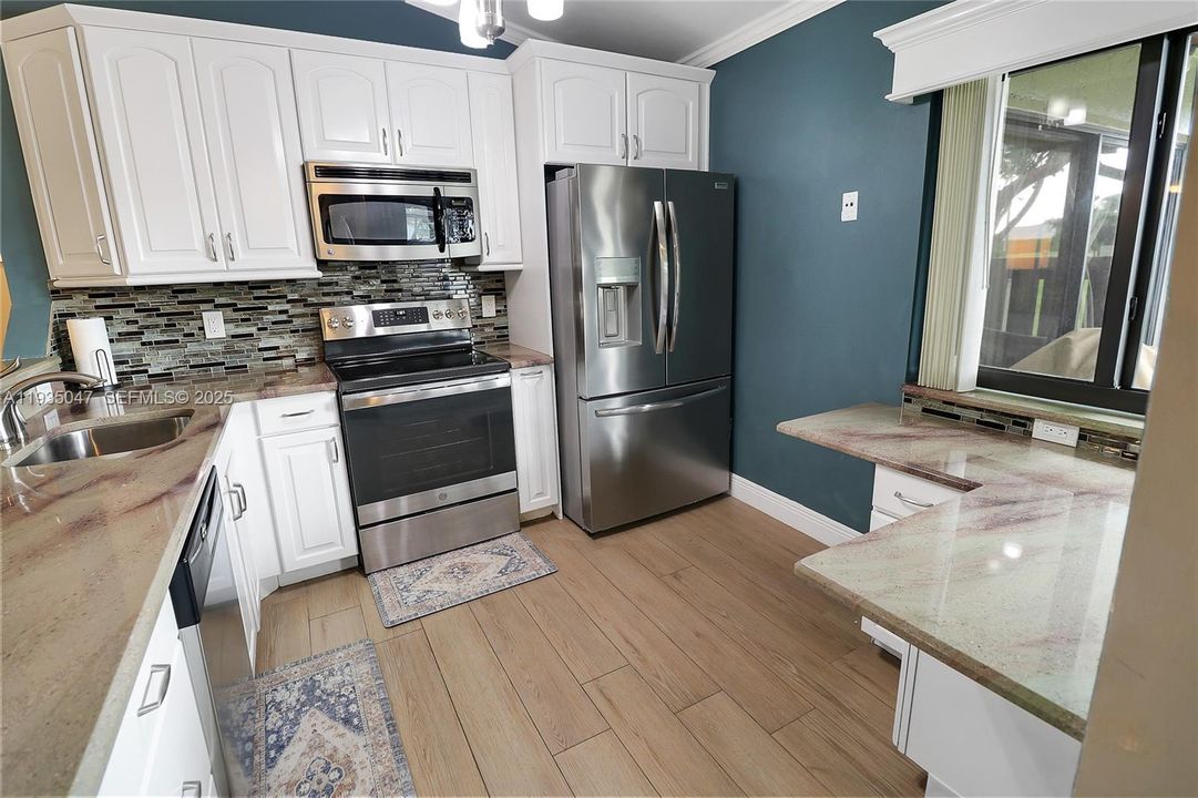 For Sale: $330,000 (2 beds, 2 baths, 1125 Square Feet)