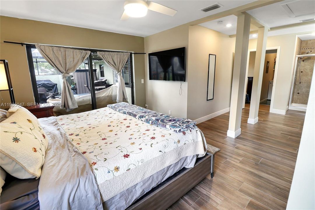 For Sale: $330,000 (2 beds, 2 baths, 1125 Square Feet)