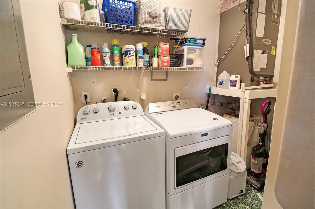 For Sale: $330,000 (2 beds, 2 baths, 1125 Square Feet)