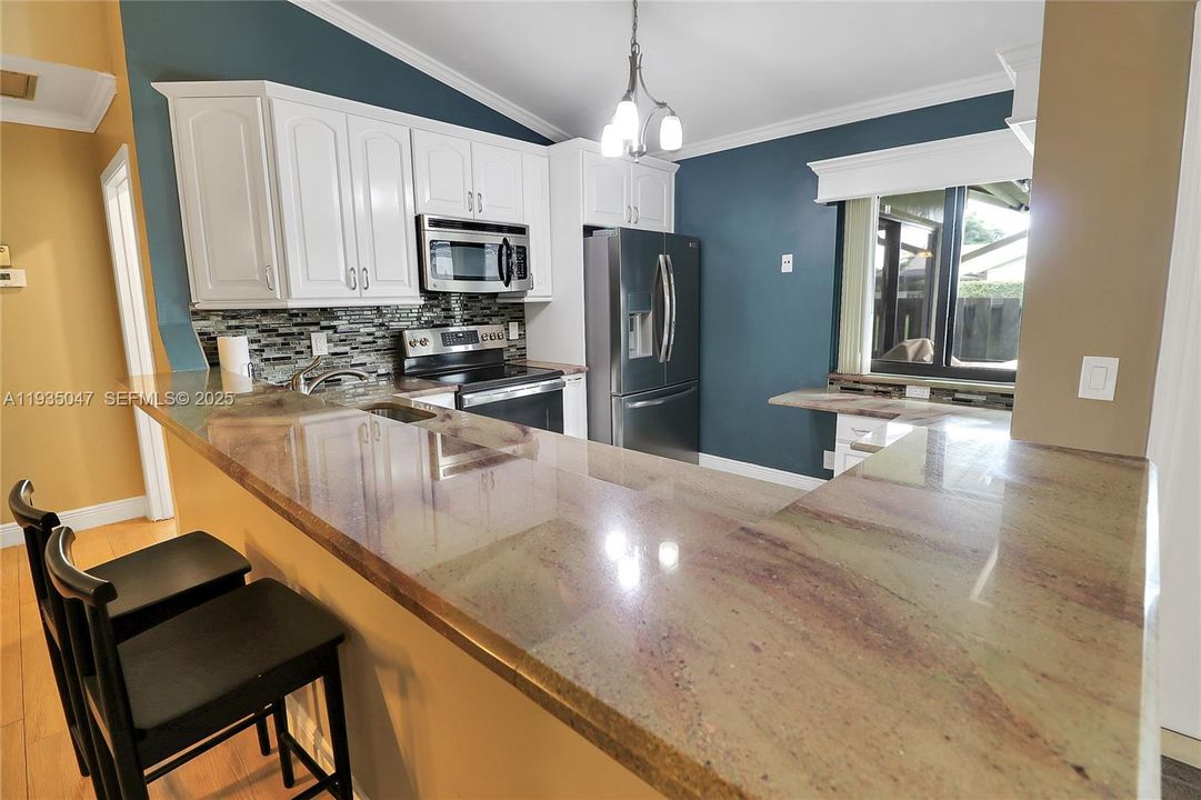 For Sale: $330,000 (2 beds, 2 baths, 1125 Square Feet)