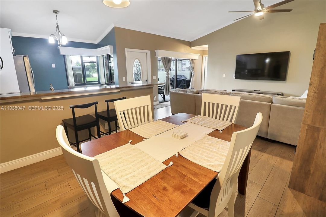 For Sale: $330,000 (2 beds, 2 baths, 1125 Square Feet)