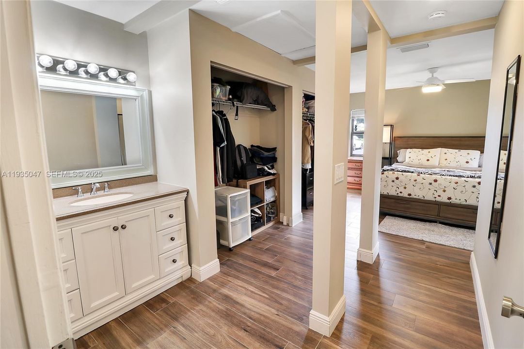 For Sale: $330,000 (2 beds, 2 baths, 1125 Square Feet)