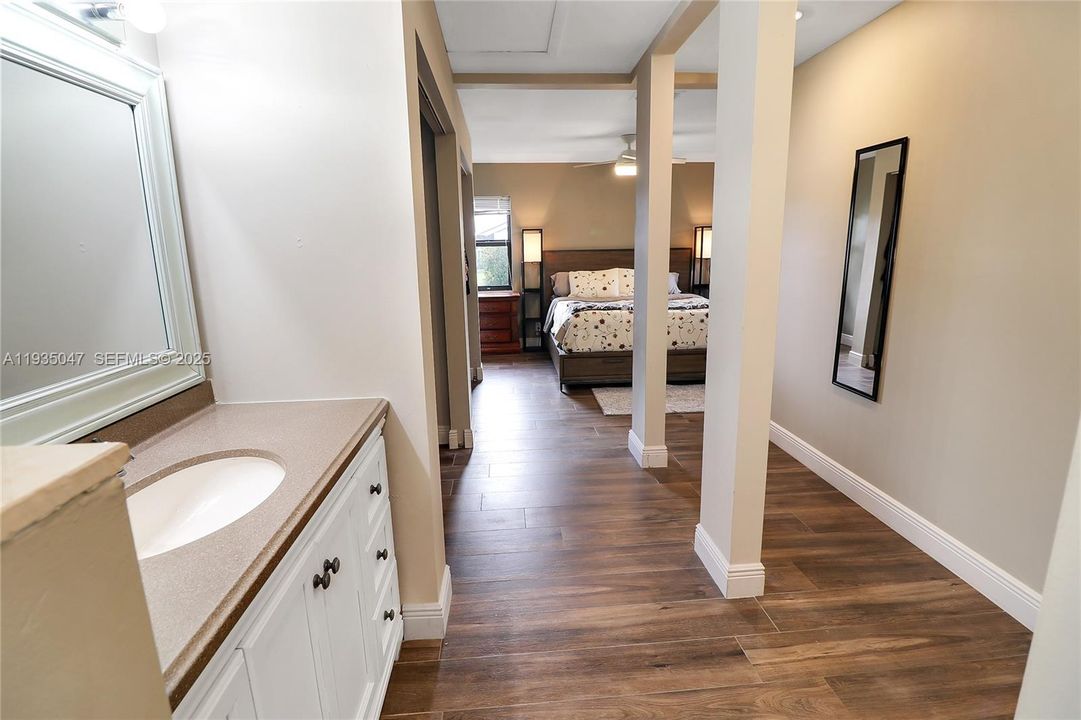 For Sale: $330,000 (2 beds, 2 baths, 1125 Square Feet)