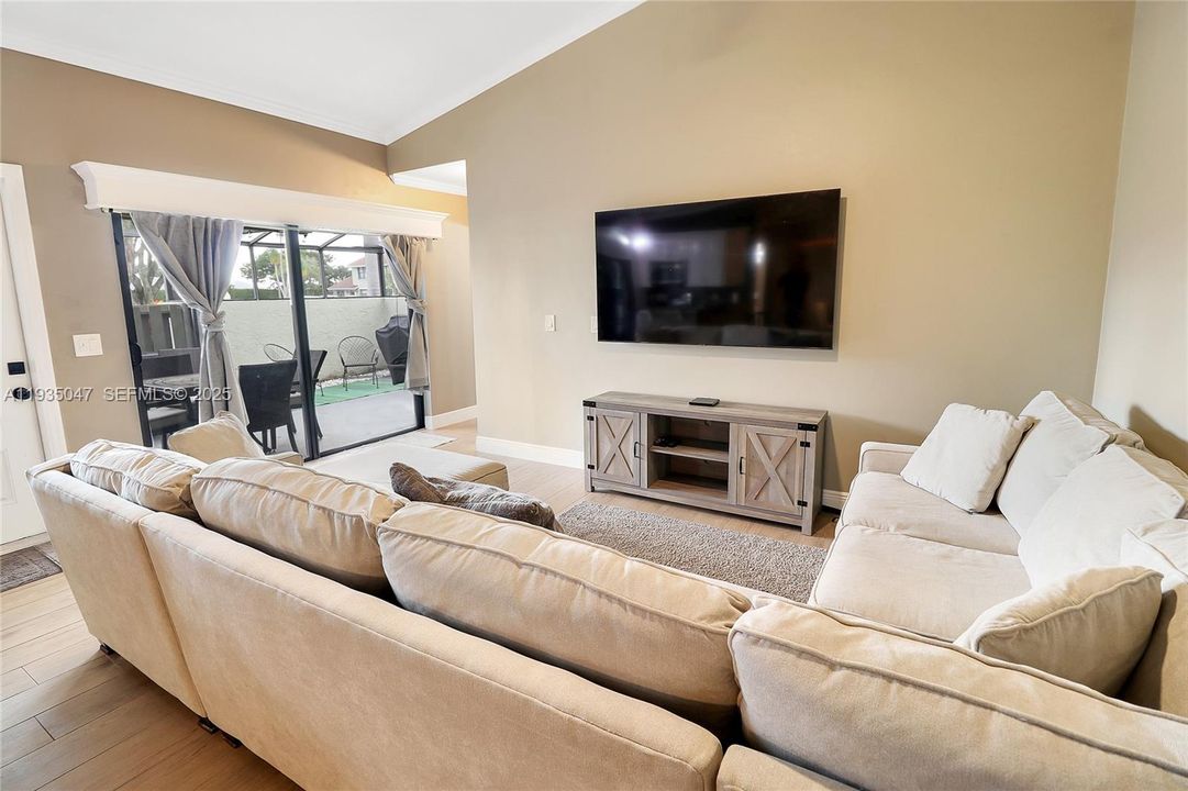 For Sale: $330,000 (2 beds, 2 baths, 1125 Square Feet)