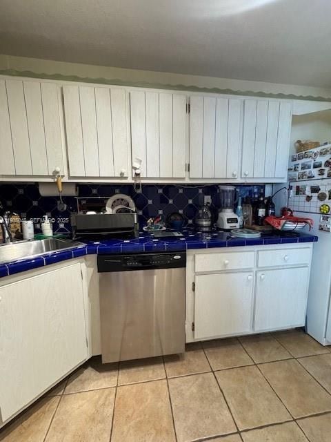 For Rent: $1,700 (1 beds, 1 baths, 775 Square Feet)