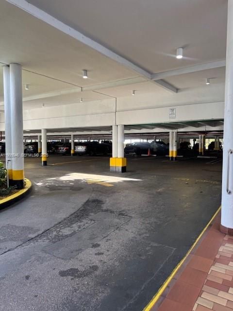 For Rent: $1,700 (1 beds, 1 baths, 775 Square Feet)