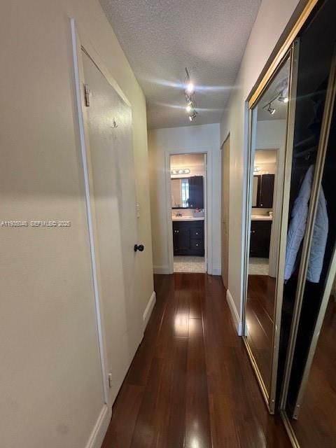 For Rent: $1,700 (1 beds, 1 baths, 775 Square Feet)