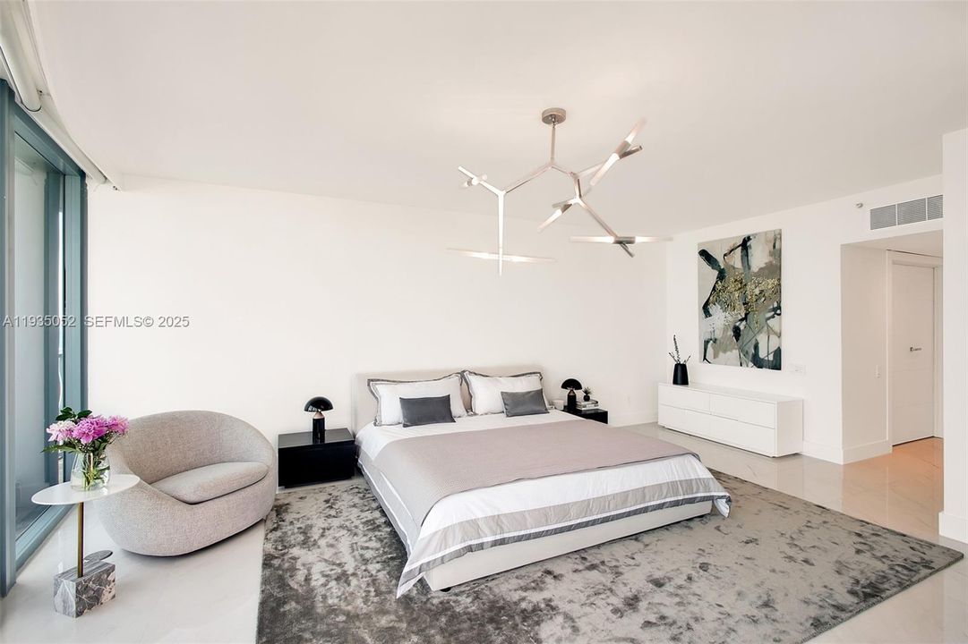 For Sale: $5,000,000 (3 beds, 3 baths, 2320 Square Feet)