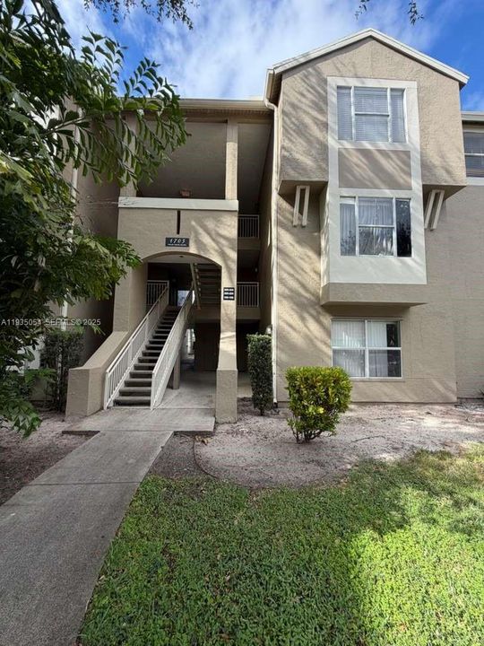 For Rent: $2,250 (1 beds, 1 baths, 636 Square Feet)