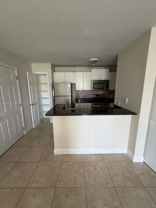 For Rent: $2,250 (1 beds, 1 baths, 636 Square Feet)
