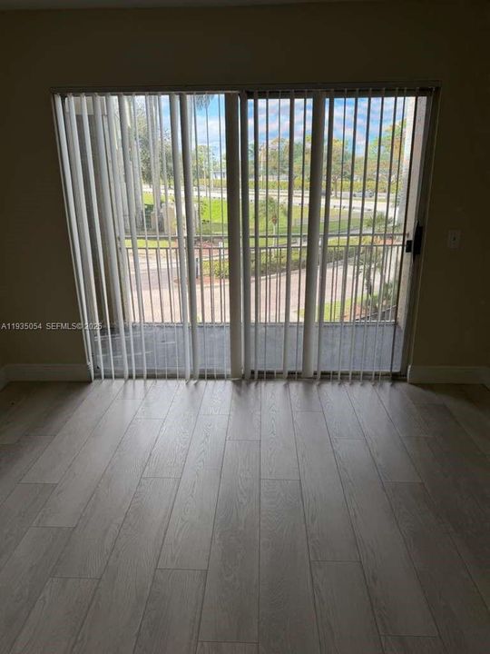 For Rent: $2,250 (1 beds, 1 baths, 636 Square Feet)