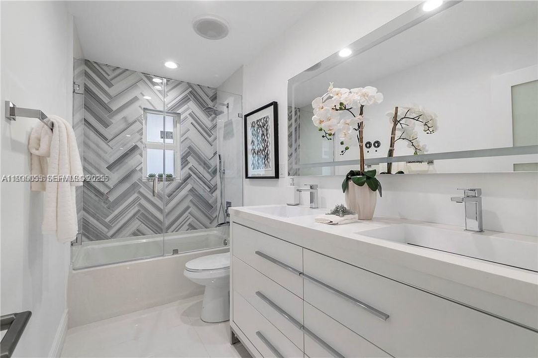 For Sale: $1,279,999 (5 beds, 3 baths, 0 Square Feet)