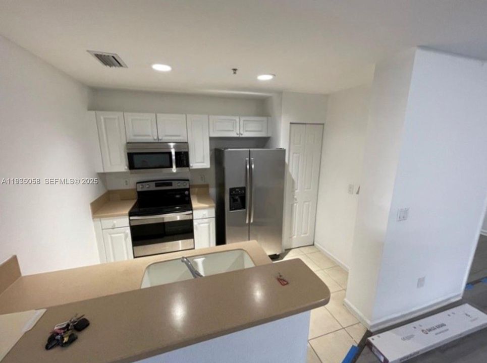 For Rent: $1,750 (2 beds, 2 baths, 837 Square Feet)