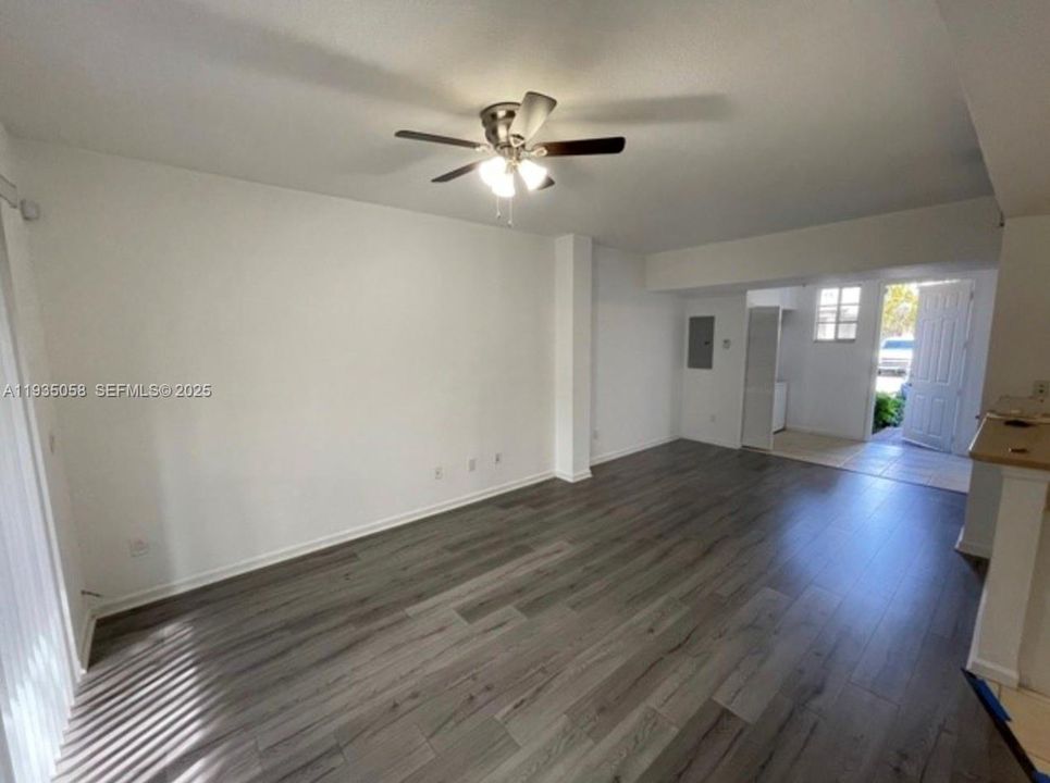 For Rent: $1,750 (2 beds, 2 baths, 837 Square Feet)