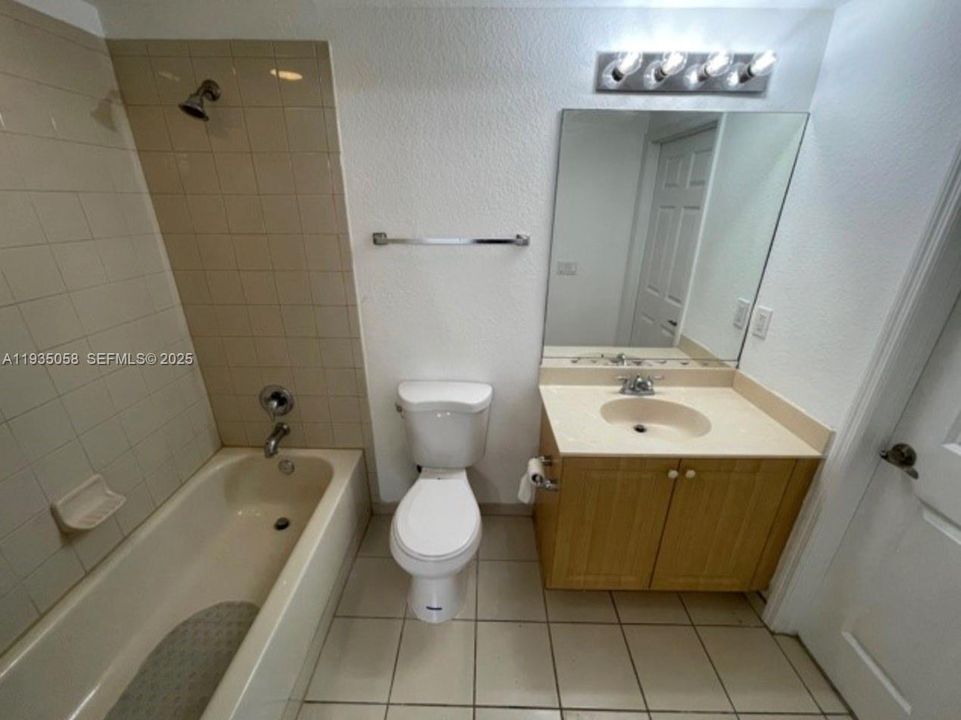 For Rent: $1,750 (2 beds, 2 baths, 837 Square Feet)