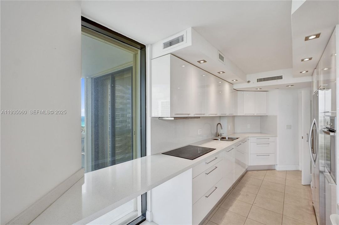 En Venta: $465,000 (2 camas, 2 baños, 1270 Pies cuadrados)