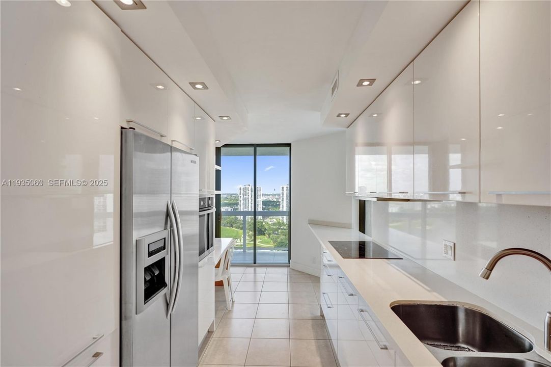 En Venta: $465,000 (2 camas, 2 baños, 1270 Pies cuadrados)